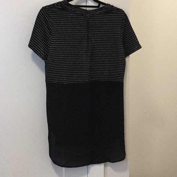 High low blouse. Bk crepe on bottom. - Picture 2 of 3